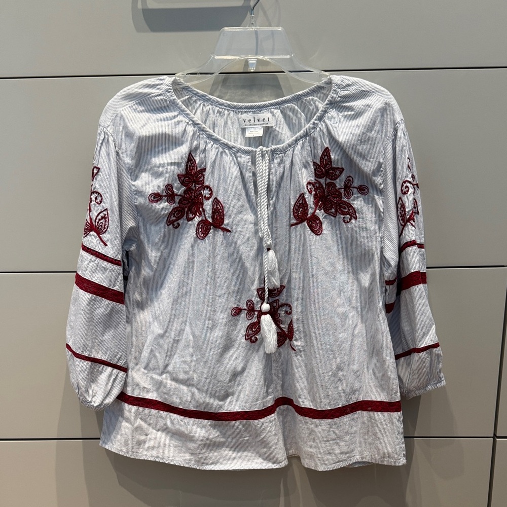 Velvet by Graham and Spencer cotton Blouse with red Embroidery size small